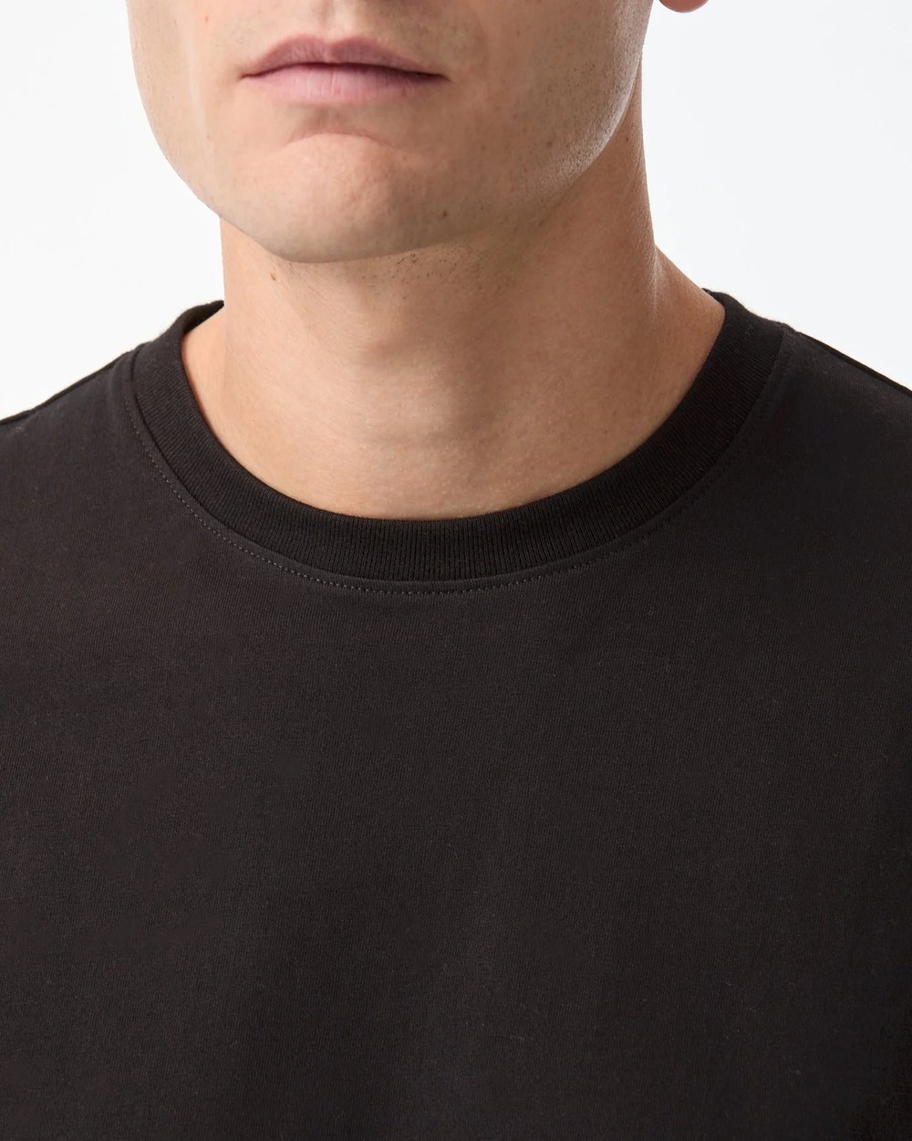 Close up of the muscle tee ribbed crew neckline